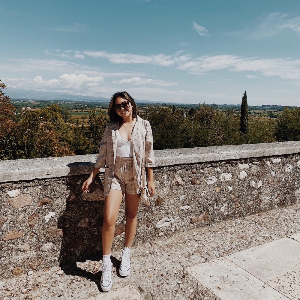 Meet your Posher, Thea